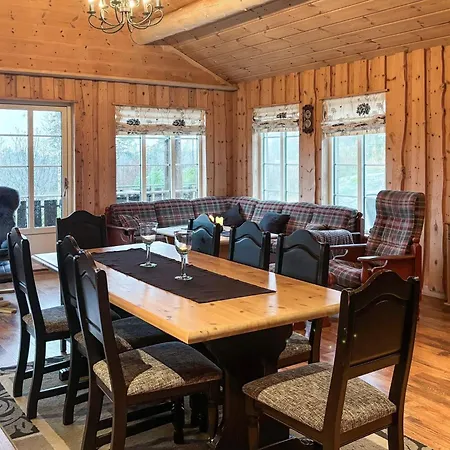 8 Person In Bjelland-by Traum