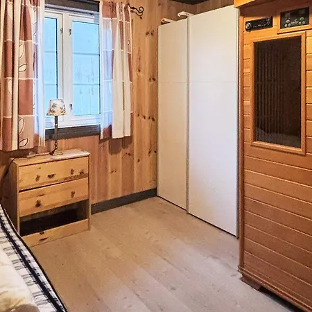 8 Person In Bjelland-by Traum